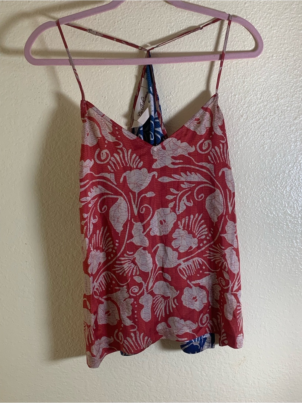 NWOT La Boheme Sleeveless Floral V-Neck Cami Top - Red